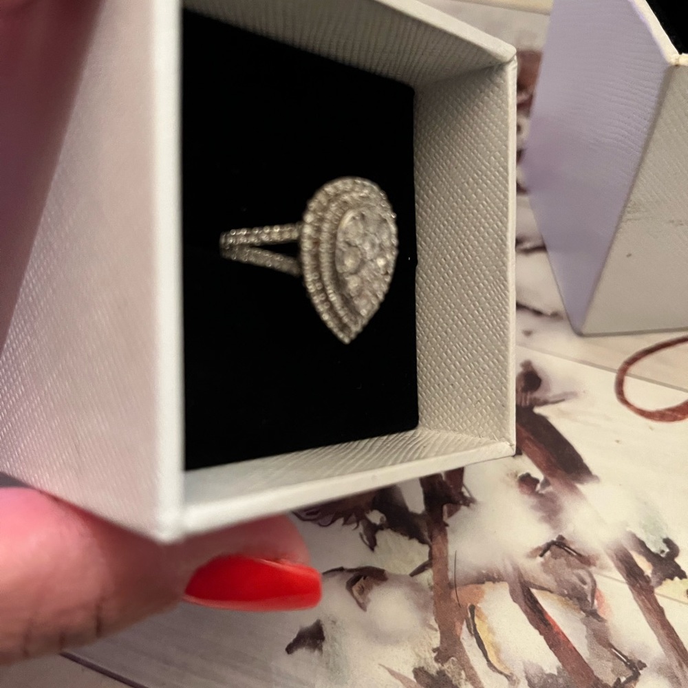 1 carat 10kt white gold engagement ring size 8 - Picture 1 of 12